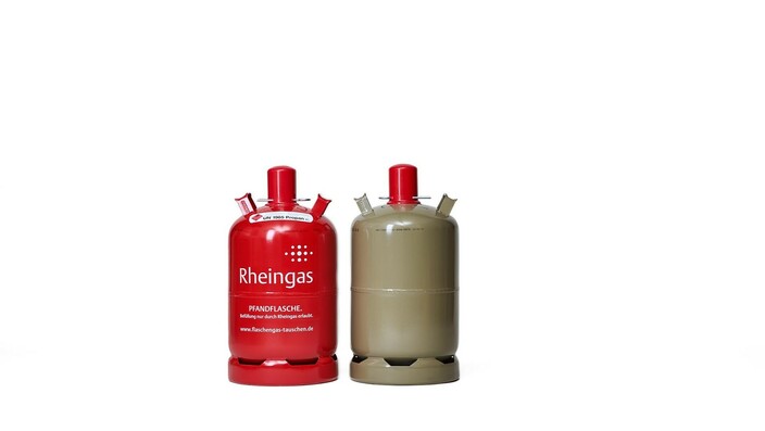 Rote Rheingas 19 kg Pfandflasche und graue Eigentumsflasche mit Propan gefüllt.