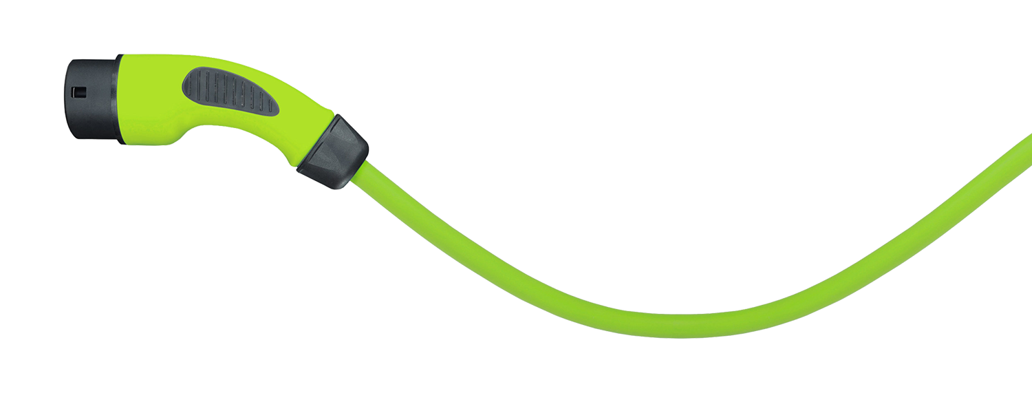 Grüner, freigestellter Ladestecker einer Ladesäule oder Wallbox zum Laden von Elektrostaplern, E-Autos oder Hybridmodellen.